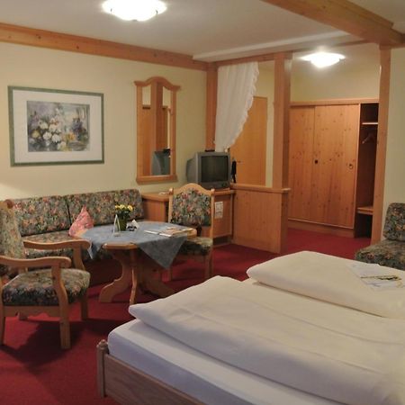Akzent Hotel Am Bach Dettelbach Exterior photo
