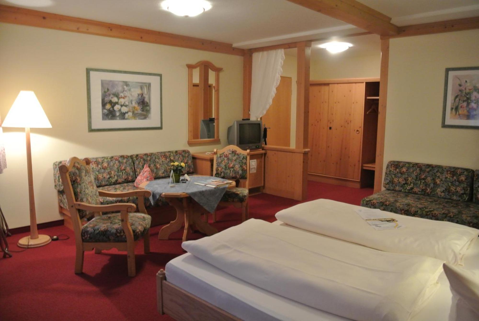 Akzent Hotel Am Bach Dettelbach Exterior photo