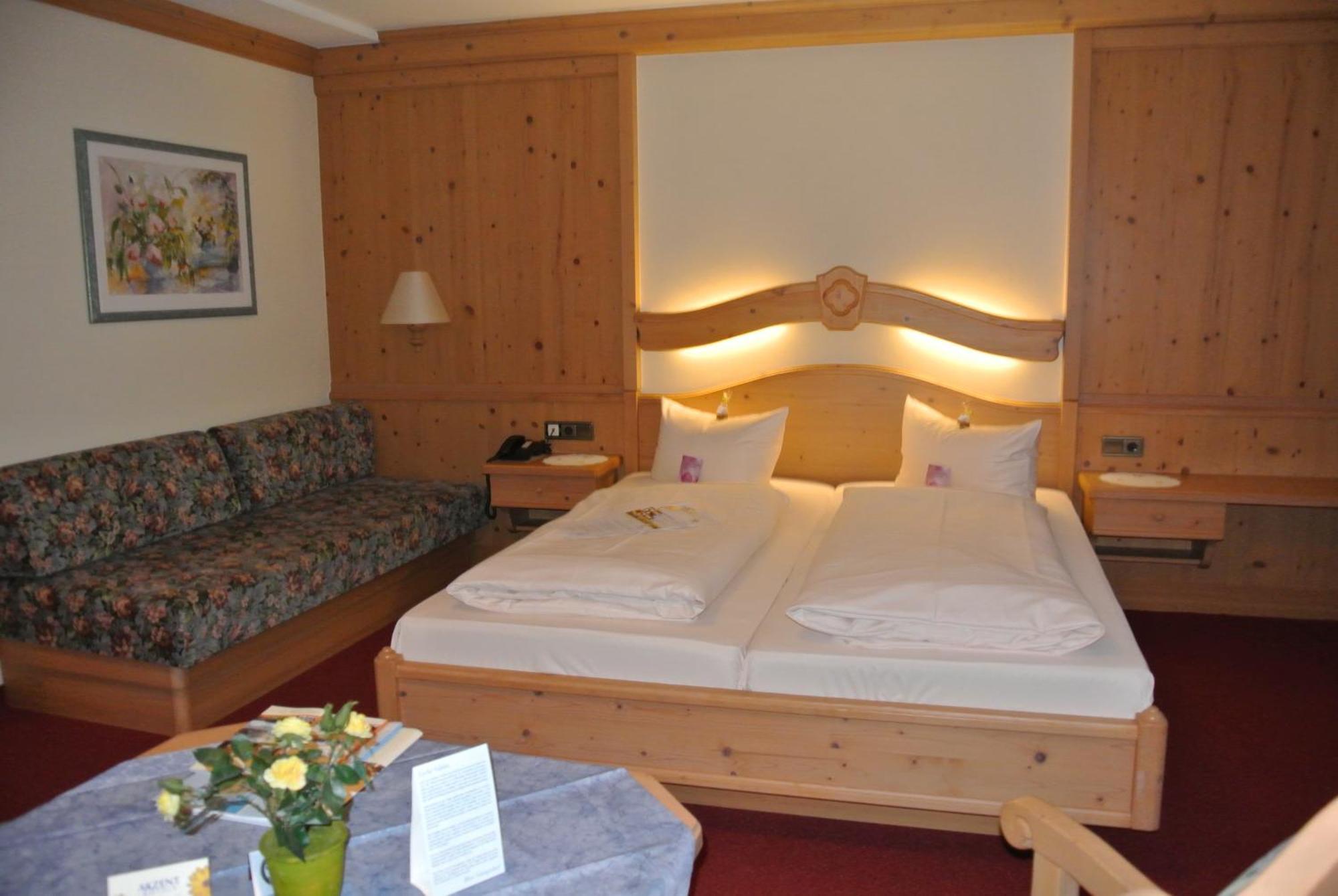 Akzent Hotel Am Bach Dettelbach Exterior photo